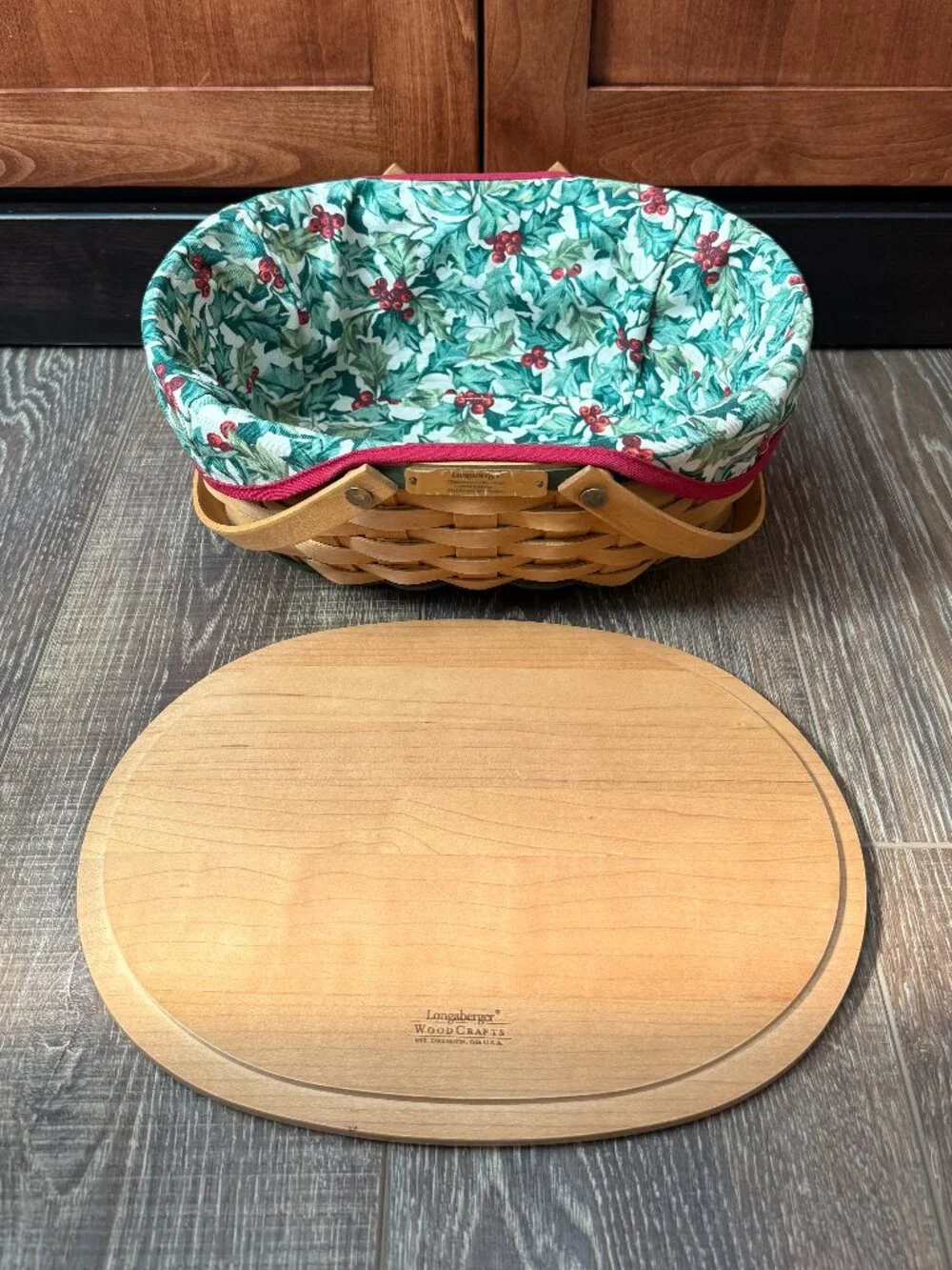 Longaberger-2004 Edition Christmas Collection Get Together Basket with Lid